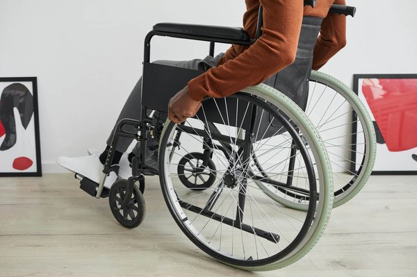 What are the best wheelchair-accessible tours in Edinburgh's Royal Mile?